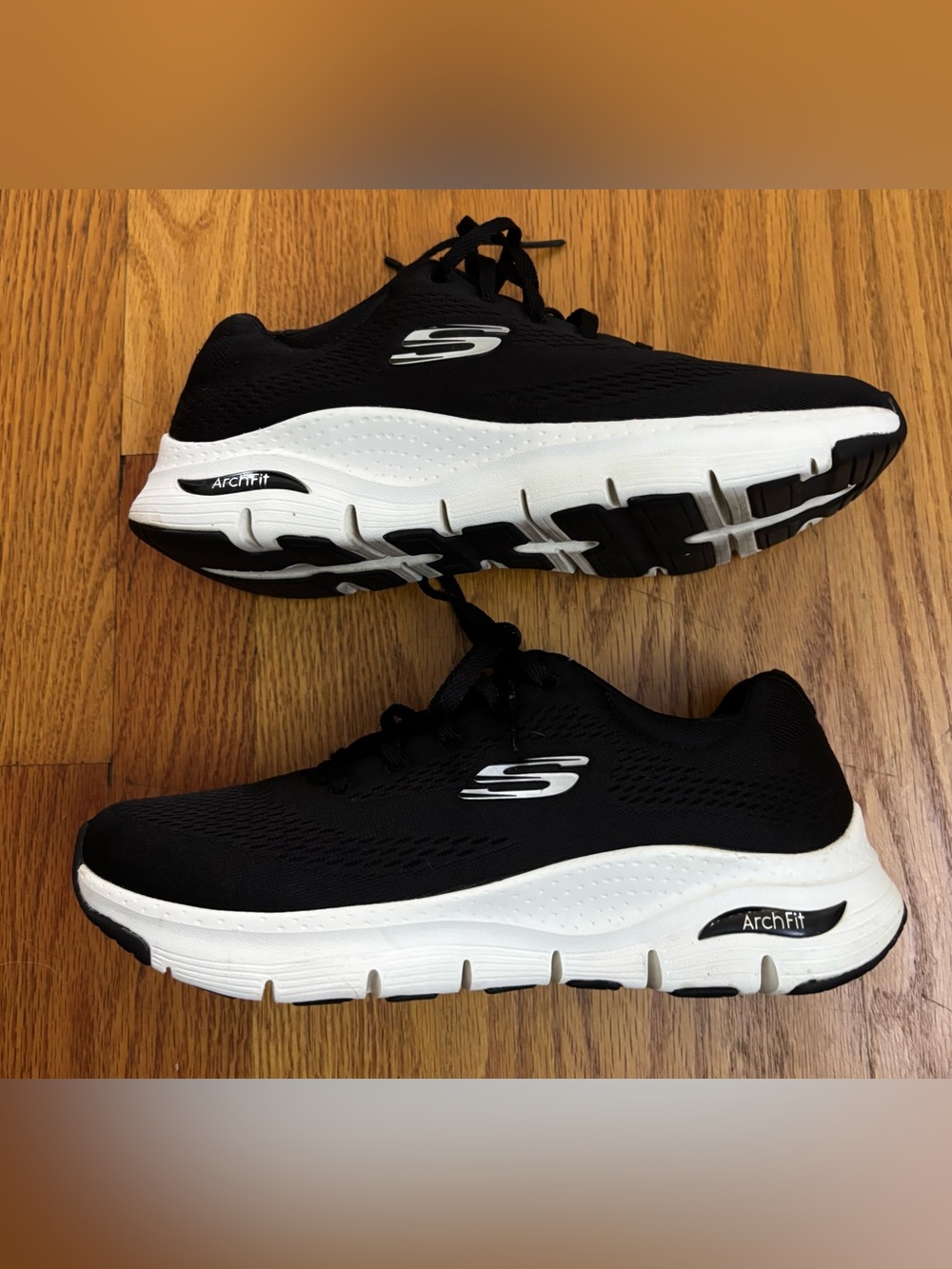 Skechers Arch Fit Sneakers Women’s 8.5 Black White Running Shoes *Wear Shown*